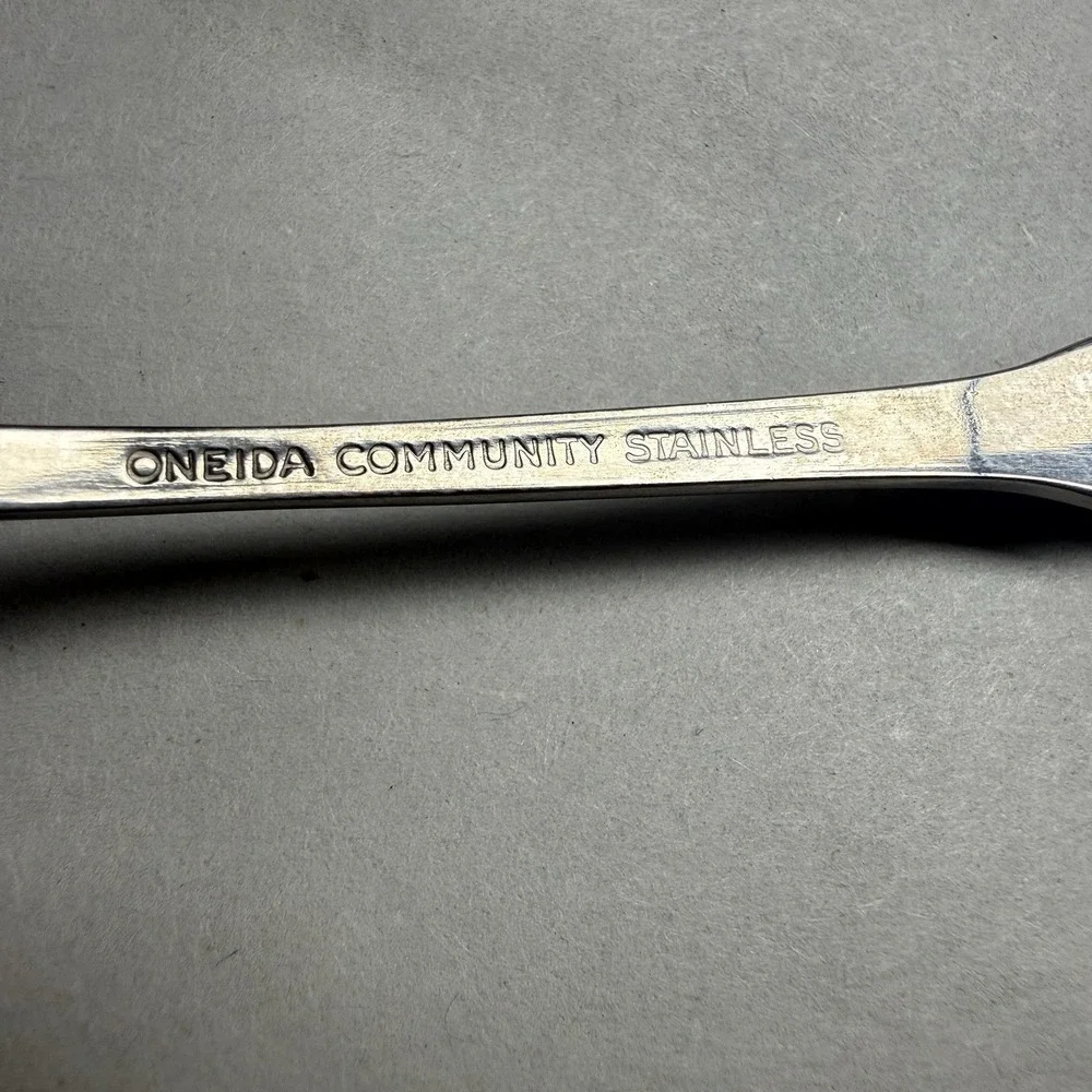 Oneida Community Patrick Henry 3 Salad Forks 1 Soup Spoon Stainless Flatware